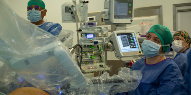 L'hôpital d'Evreux inaugure son robot chirurgical de dernière génération