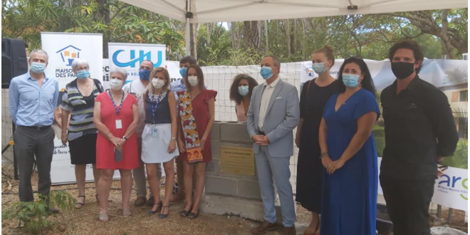 Pose de la première pierre de la future Maison des Parents sur le site Sud du CHU de la Réunion